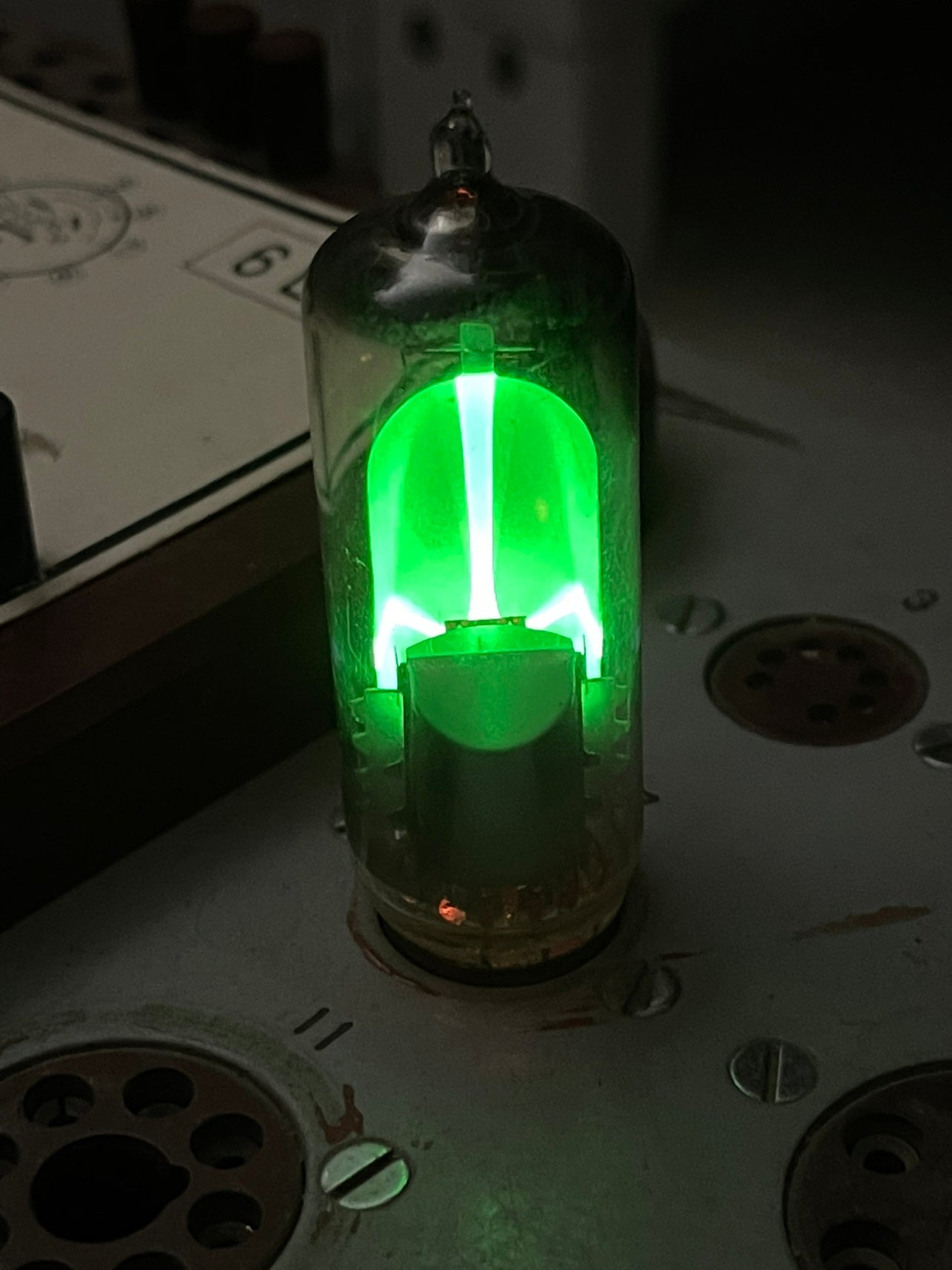 Oeil magique 6E1N tube électronique neuf