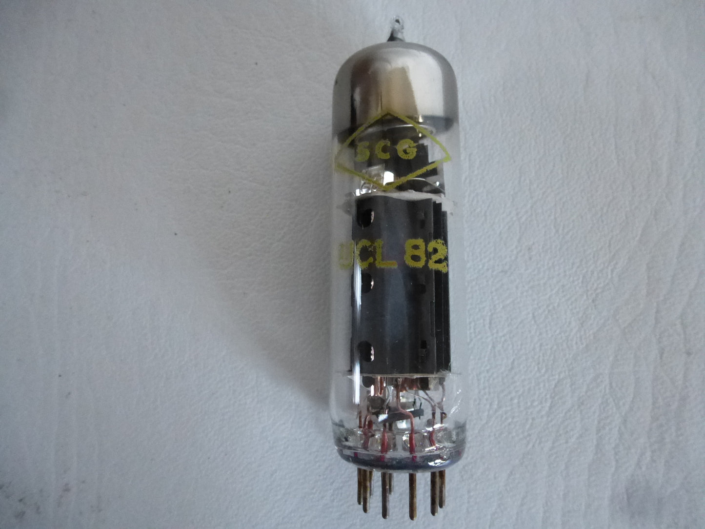 Lampe UCL82 neuve