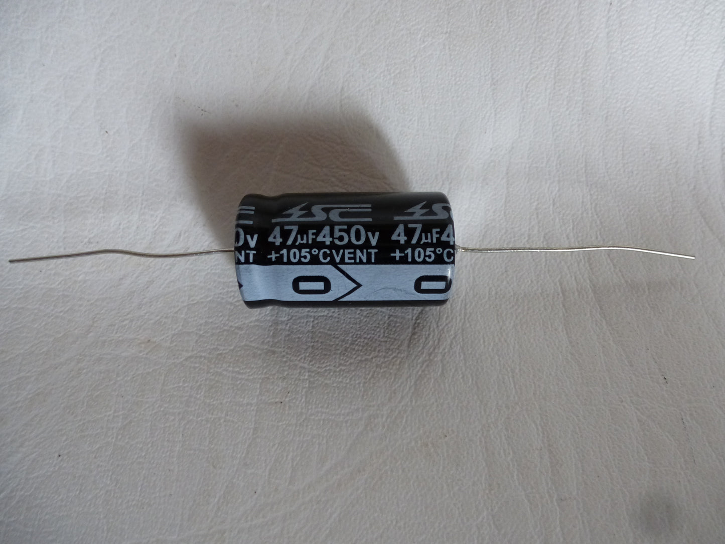 Condensateur chimique axial 47uf-450v