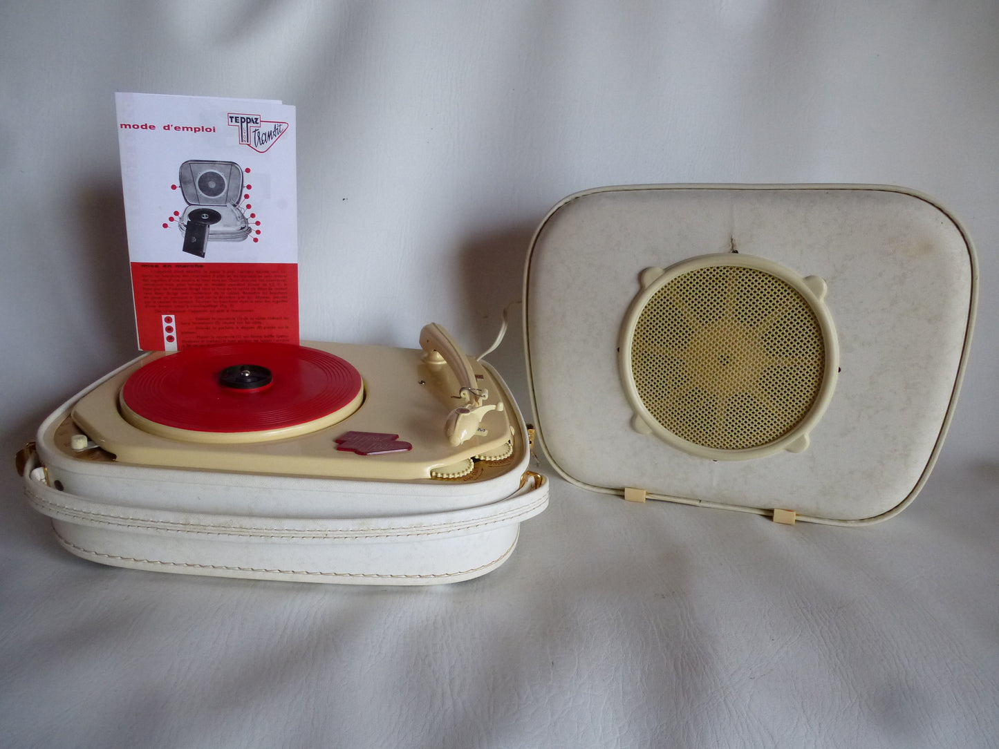 „Vintage“ batteriebetriebenes Elektrophon Teppaz Transit
