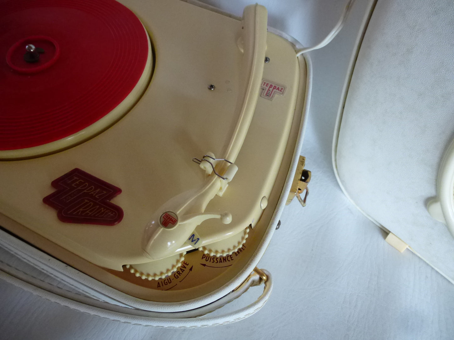 „Vintage“ batteriebetriebenes Elektrophon Teppaz Transit