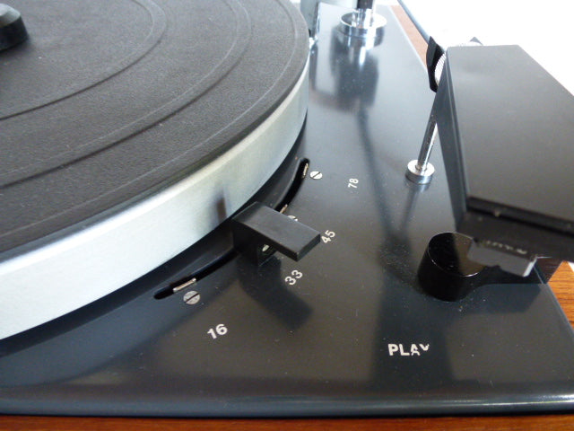 Lenco B52 Vintage Record Player