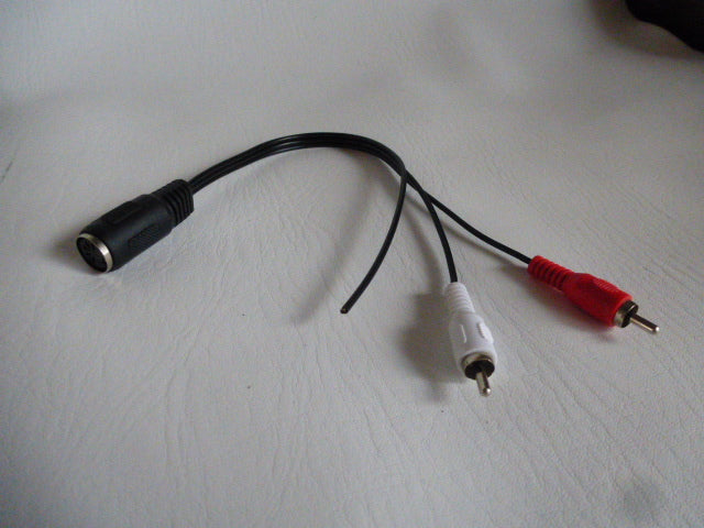 Special audio adapter cable for turntables