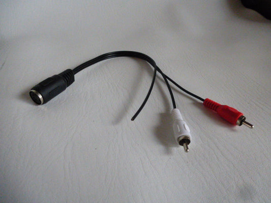 Special audio adapter cable for turntables