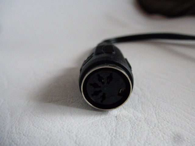 Special audio adapter cable for turntables