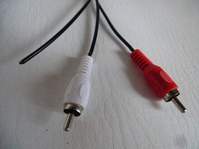 Special audio adapter cable for turntables