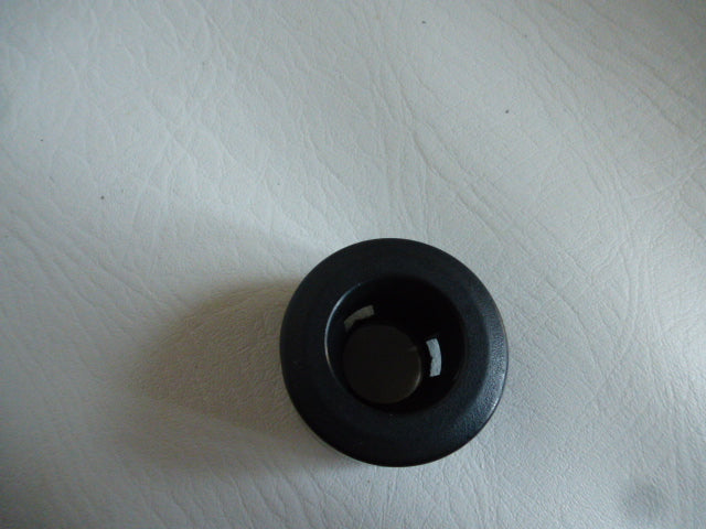 Special 45 rpm centering device for Philips record players