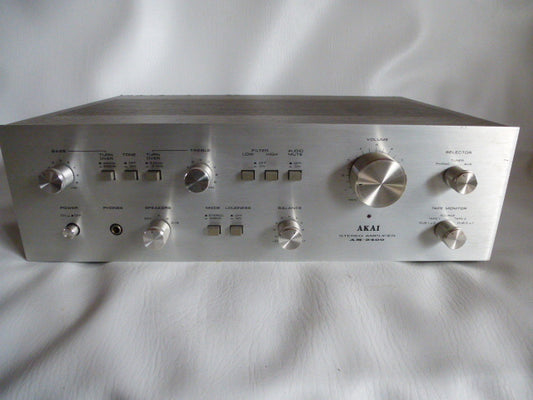 Akaï Typ AM2400 High-Fidelity-Verstärker