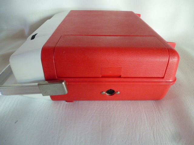 LESA Mady2 red record player