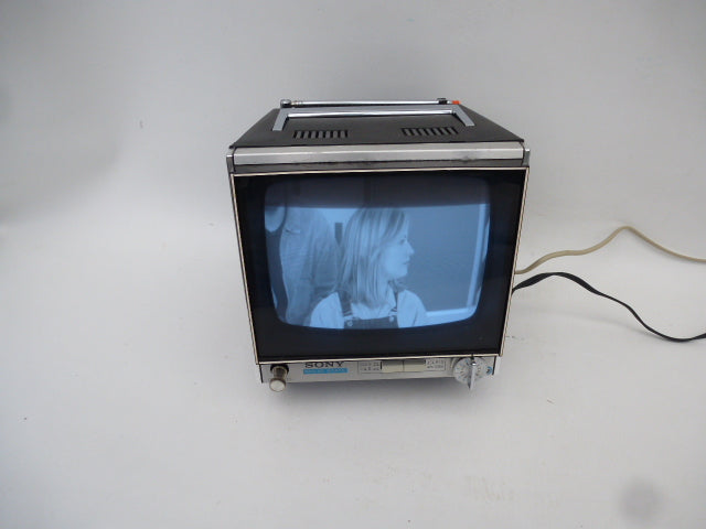 Téléviseur noir et blanc vintage Sony