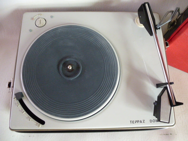 Joli petit électrophone Teppaz type Domino rouge et noir
