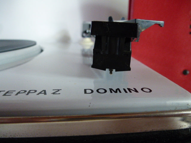 Joli petit électrophone Teppaz type Domino rouge et noir