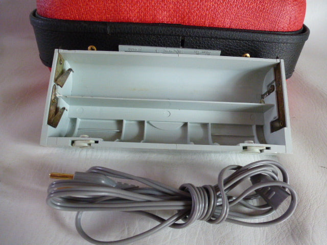 Electrophone Teppaz Tourist rouge et noir piles/secteur