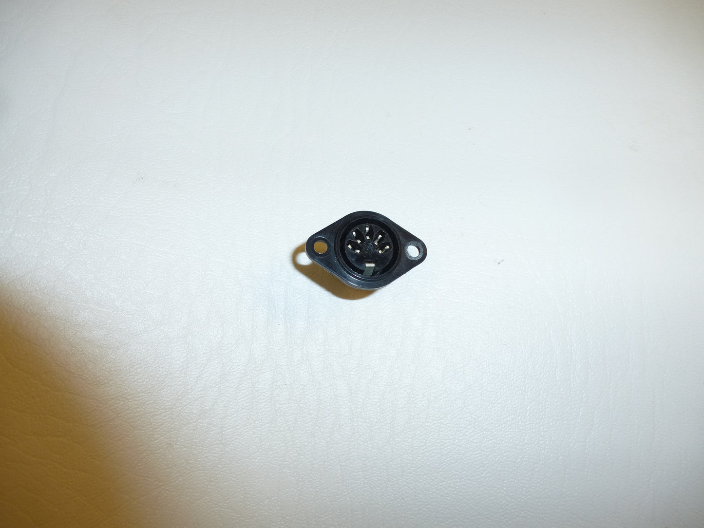 Prise chassis femelle norme DIN 5 broches
