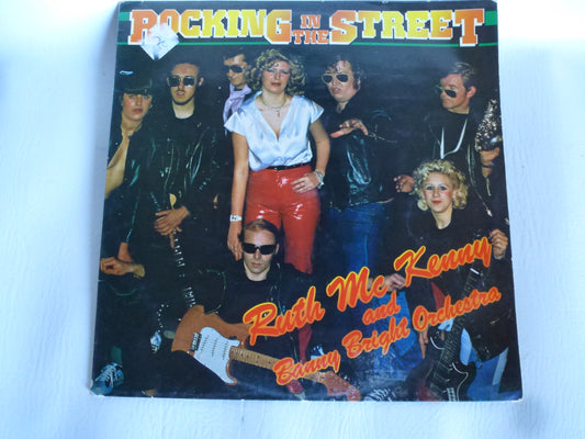 33 U/min-Aufnahme von Ruth Mc Kenny und dem Banny Bright Orchestra „Rocking in the Street“