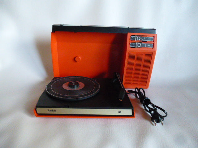 Radiola 22 AF270 battery/mains powered record player