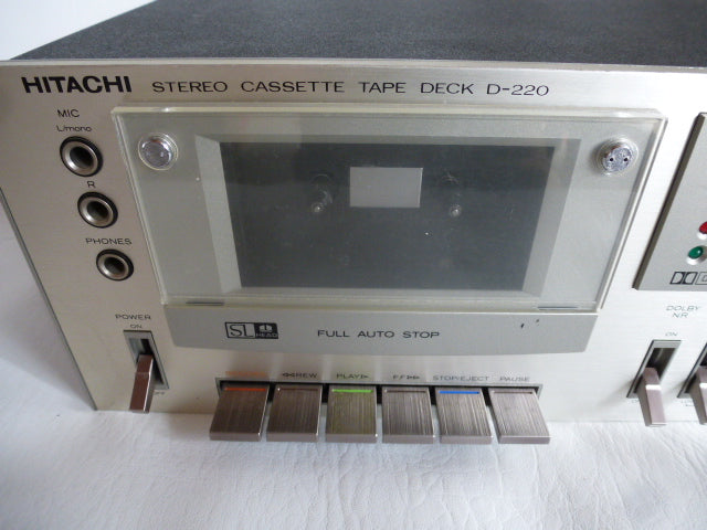 Hitachi D-220 cassette deck