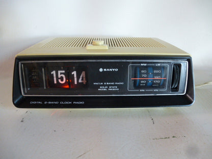 Radio réveil "vintage " Sanyo
