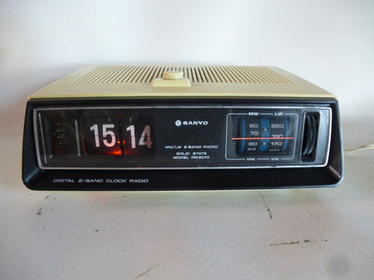 Radio réveil "vintage " Sanyo