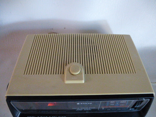 Radio réveil "vintage " Sanyo