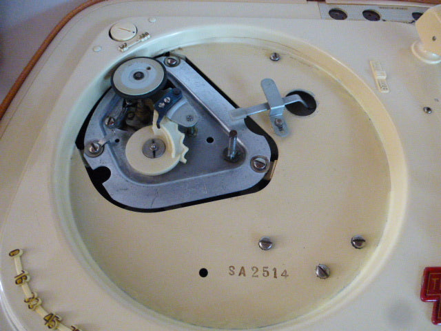 „Vintage“ Röhren-Stereo-Elektrophon 448 Teppaz