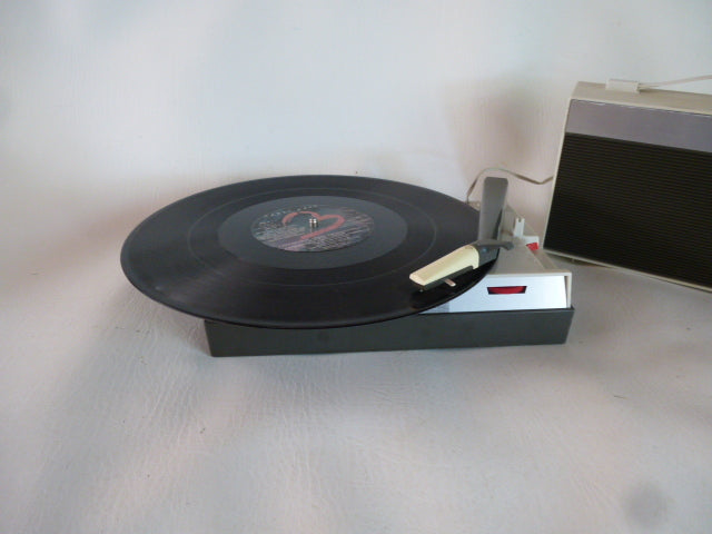 Philips AG4100 Battery-Powered Record Player