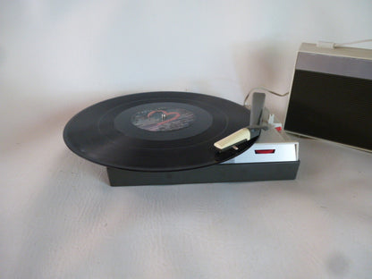 Philips AG4100 Battery-Powered Record Player