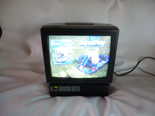 Vintage Salora 15L33 Colour Television