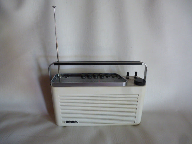 Radio "vintage" Saba Transeuropa K avec Bluetooth